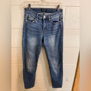 Judy Blue Women's Skinny Jeans in Faded Blue Wash. size 5/27